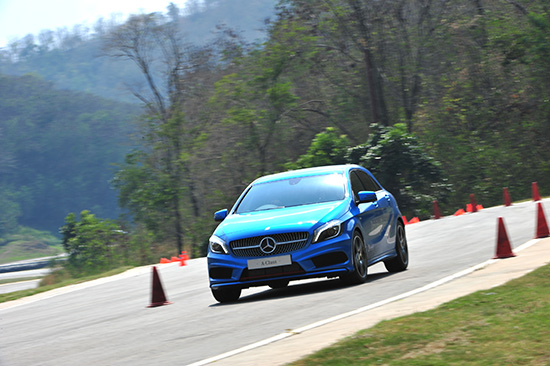 ทดสอบ A250 AMG sport Mercedes-Benz A-Class Driving Experience 2013
