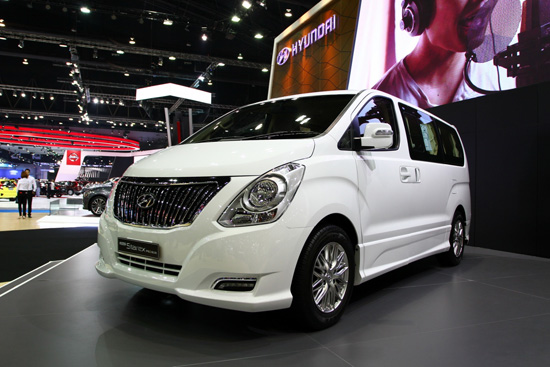 บริษัท ฮุนได มอเตอร์ (ไทยแลนด์) จำกัด เปิดตัว ฮุนได เอช-วัน และ แกรนด์ สตาร์เร็กซ์รุ่นใหม่ ตอกย้ำความเป็นผู้นำตลาดรถอเนกประสงค์ขนาดใหญ่ และครั้งแรกของประเทศไทย กับการเผยโฉมรถยนต์ระดับไฮเอนด์กับ เจเนซิส รถยนต์ระดับหรู และทรงพลัง ในงาน บางกอก อินเตอร์เนชันแนล มอเตอร์โชว์ ครั้งที่ 37 สร้างความหรูหราทันสมัย ตอบความต้องการแก่ลูกค้าทุกระดับ