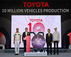 โตโยต้าฉลองความสำเร็จผลิตรถยนต์ครบ 10 ล้านคัน,โตโยต้าผลิตรถยนต์ครบ 10 ล้านคัน,โตโยต้าผลิตรถครบ 10 ล้านคัน,รถยนต์โตโยต้าคันที่ 10 ล้าน,รถโตโยต้าคันที่ 10 ล้าน,Toyota Hilux REVO ROCCO,REVO ROCCO,Toyota Hilux REVO ROCCO รถโตโยต้าคันที่ 10 ล้าน