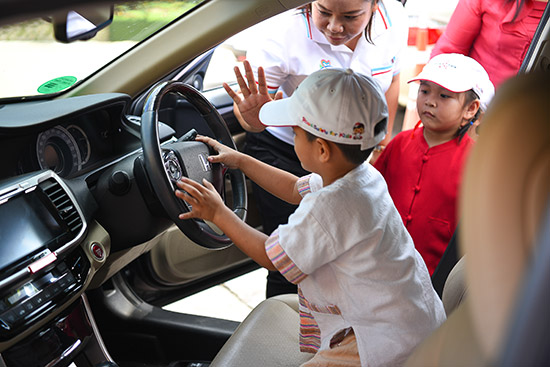 Honda Road Safety For Kids,โครงการ Honda Road Safety For Kids,โรงเรียนพระหฤทัยคอนแวนต์,โรงเรียนพระหฤทัยคอนแวนต์ จังหวัดเชียงใหม่,เด็กติดในรถ,ช่วยเด็กติดในรถ,ลืมเด็กไว้ในรถ,เด็กติดรถ,ลืมเด็ก