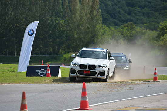 Testdrive BMW X4 xDrive20d M Sport,ทดสอบรถ BMW X4 xDrive20d M Sport,ทดสอบรถ BMW X4,ทดสอบรถ BMW X4 20d,ทดลองขับ BMW X4 xDrive20d M Sport,ทดลองขับ BMW X4 xDrive20d,รีวิว BMW X4 xDrive20d M Sport,รีวิว BMW X4,review BMW X4,ทดสอบรถยนต์บีเอ็มดับเบิลยู,ลอง