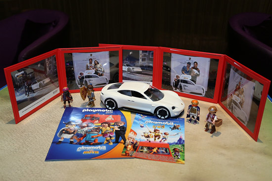    ѷ    ӡѴ (AAS) е᷹˹ ö¹ҧ繷ҧ§㹻 ѴԨ AAS - Porsche present Playmobil The Movie Exclusive Event ١ФͺԴʺóš¹á俿͹Ҥ Ҿ¹͹ѹ “PLAYMOBIL THE MOVIE” ͺ硫٫տ   Ҿ¹͹ͧ  PLAYMOBIL THE MOVIE ѺçѹҨҡشͧ PLAYMOBIL Ф͡Ѻ  “The Mission E” öẺͧ  ䷤ҹ (Porsche Taycan) öѧҹ俿óẺѹáͧ 繾˹Ф٢ͧѺ Rex Dasher ͧͧ͡ ԨҾ¹繡ͧ͹Դҡ šö¹俿Ңͧ ҧ繷ҧ ͹Դҧ˭ͧ ䷤ҹ (Porsche Taycan) բ㹪ǧ͹ѹ¹ 2562  ͡ҡѺҾ¹㹺ҡش硫٫տ  ѧԨҾ١ʹء繤ç ͧ֡شͧ蹨ҡ PLAYMOBIL 