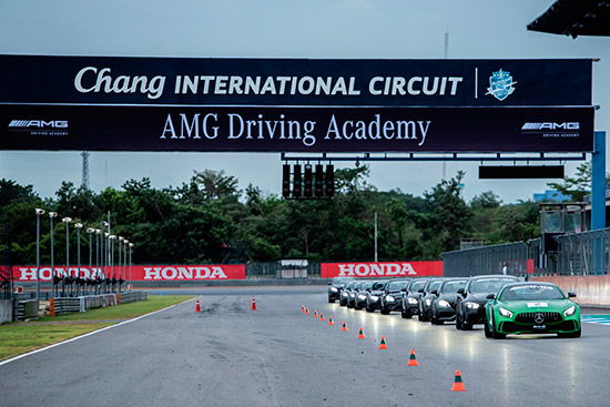 AMG Driving Academy,AMG Driving Academy สนามช้าง,เมอร์เซเดส-เอเอ็มจี,Bernd Schneider,Mercedes-AMG,ทดลองขับ Mercedes-AMG,เบิร์น ชไนเดอร์,Mercedes-AMG C 63 S Coupe,ขับรถในสนามช้าง อินเตอร์เนชั่นแนล เซอร์กิต,เอเอ็มจี ไดรฟ์วิ่ง อะคาเดมี,รีวิว Mercedes-AMG